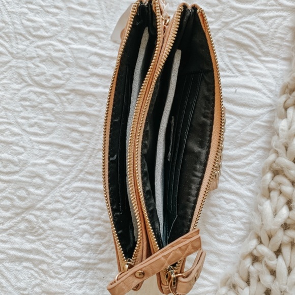 Gold embellished leather clutch - Picture 3 of 3